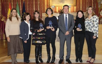 La abogada Amalia Calderón y la Asociación de Mujeres en Zona de Conflicto reciben los premios Mujer 2018 del Ayuntamiento de Sevilla